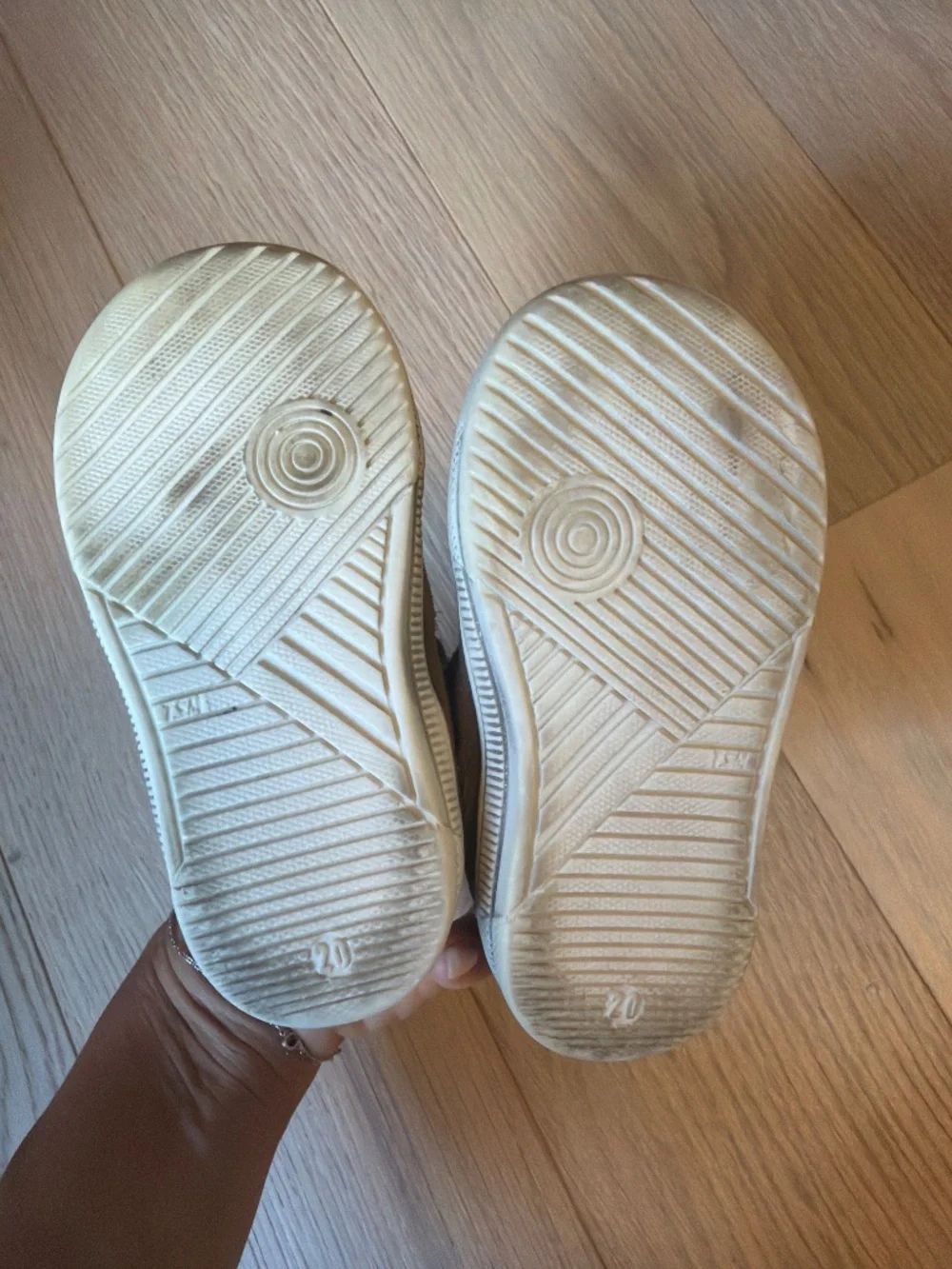 Bopy toddler shoes size 4.5-5 (size 20)